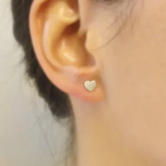 <!--ER584-->large heart button stud earrings