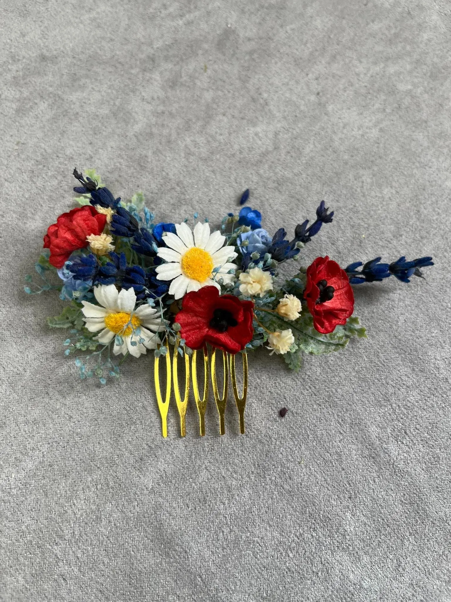 Meadow folk flower hair comb