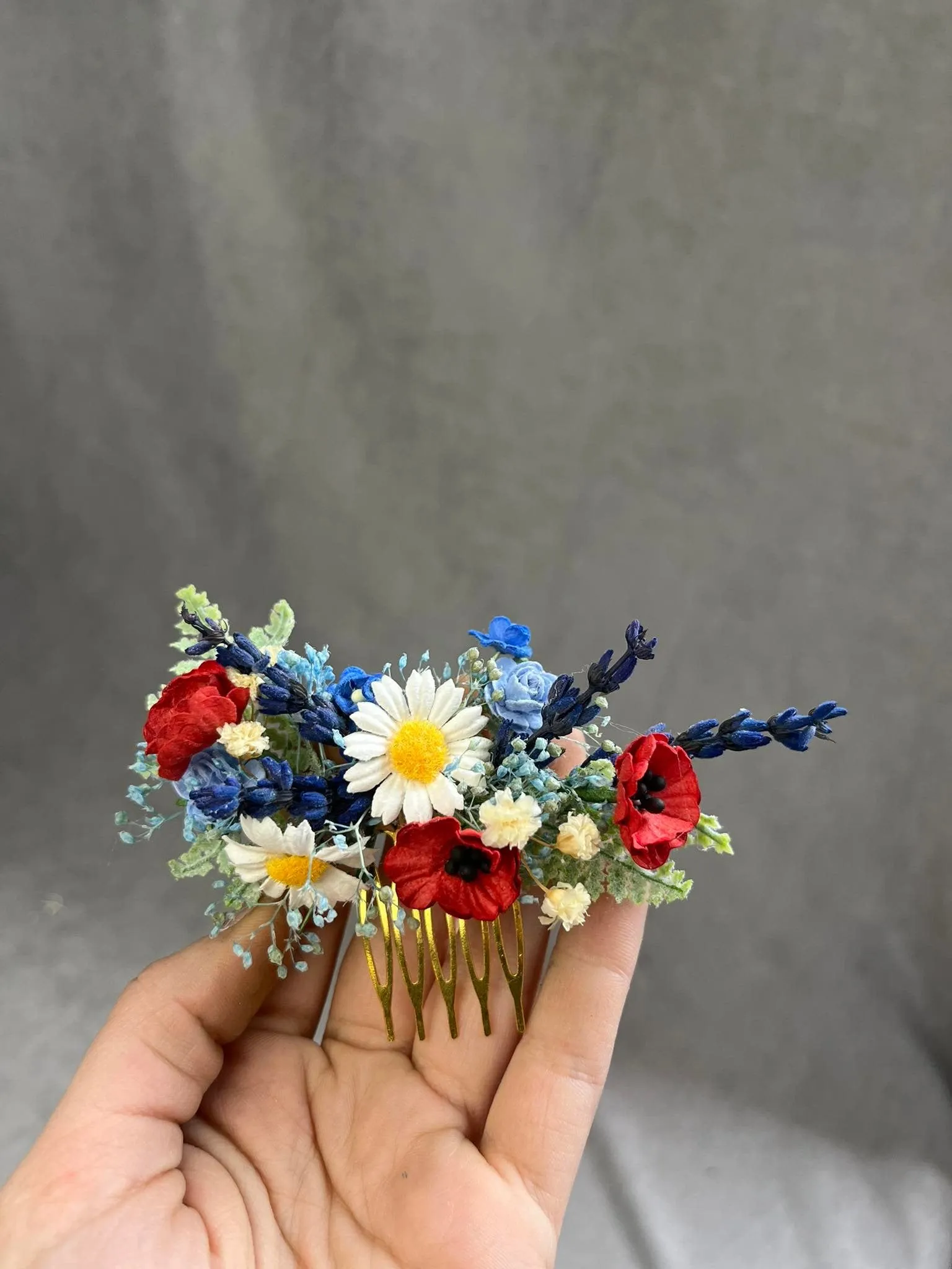 Meadow folk flower hair comb