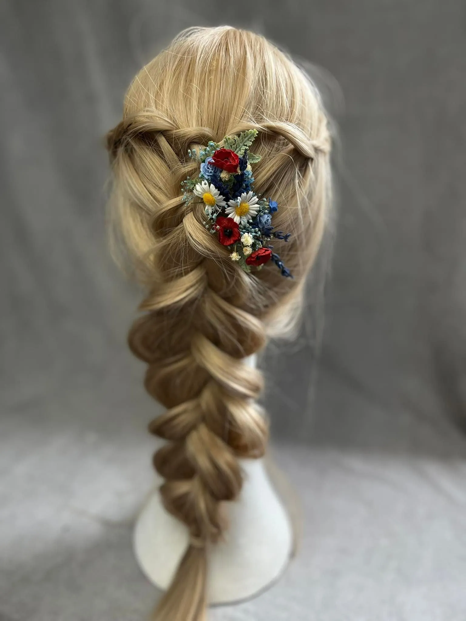 Meadow folk flower hair comb