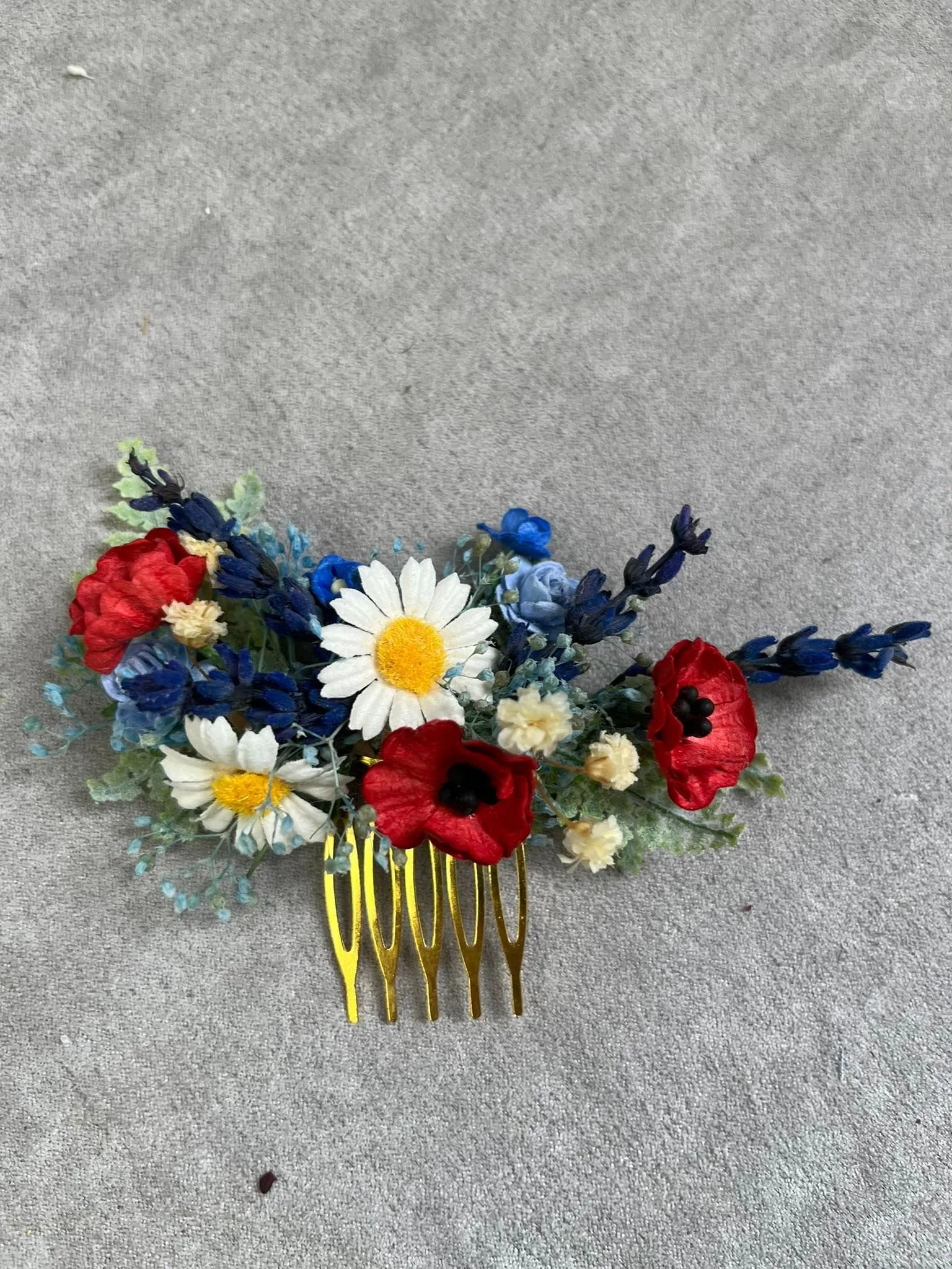 Meadow folk flower hair comb